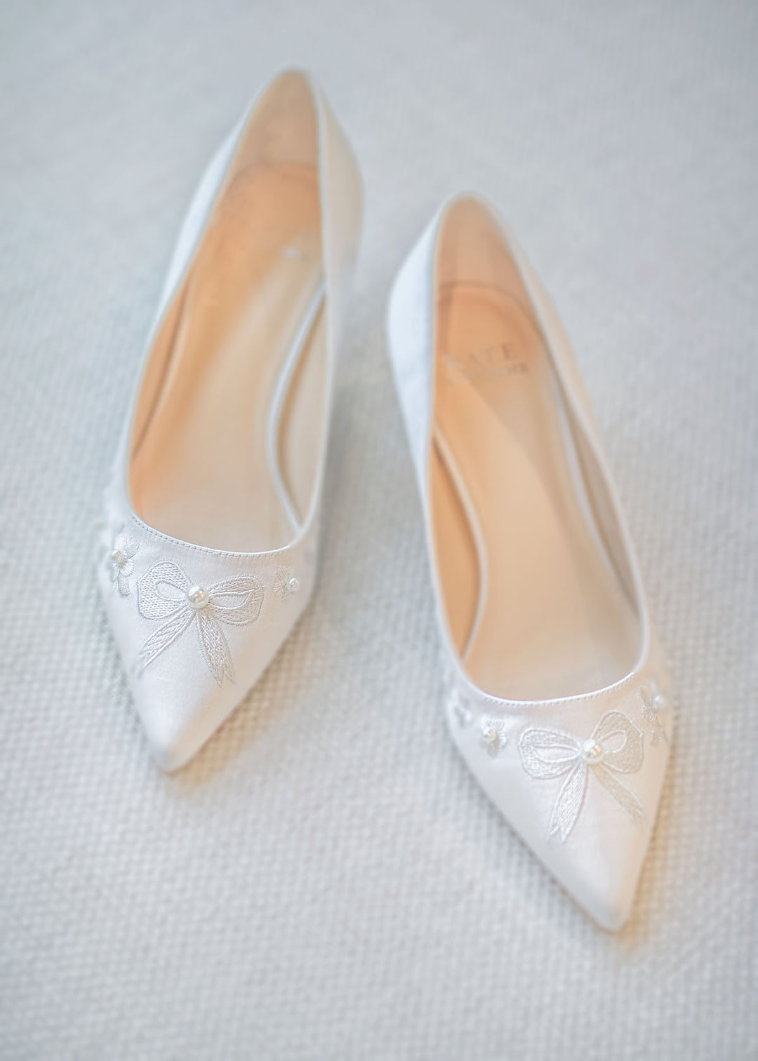 Pointy Toe Ivory Lace Flat Shoes Pretty Wedding Shoes With Kitten