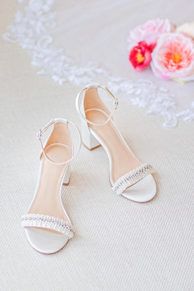 Classy Champagne Satin Bridesmaid Wedding Shoes 2020 3 cm Low Heel Open /  Peep Toe Wedding Pumps